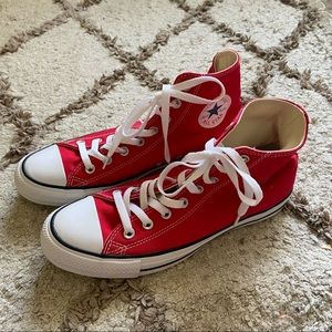 Woman’s High Top Converse. S10